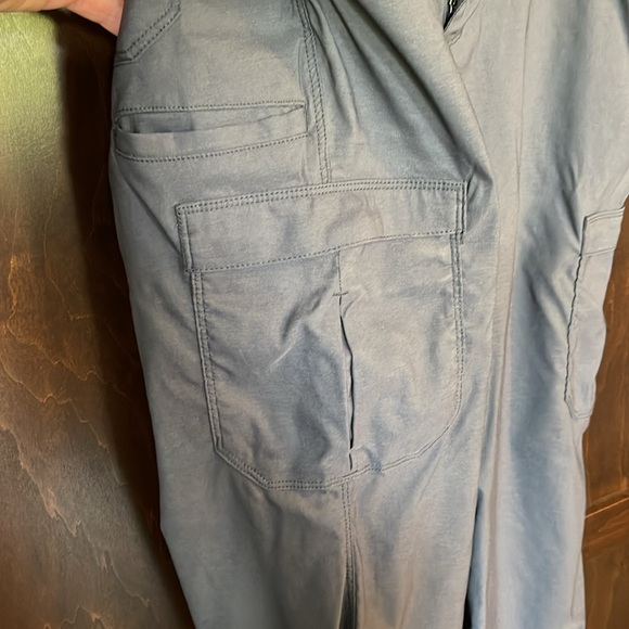 Duluth Trading Co. Dry on the Fly capris. Navy blue, size 12. - Picture 4 of 4